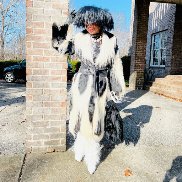 Rare designer Vintage Gucci fur coat ! Only one  made  Sz S-M - Picture 1 of 17